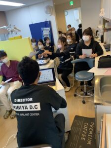 全体ミーティングで一致団結!